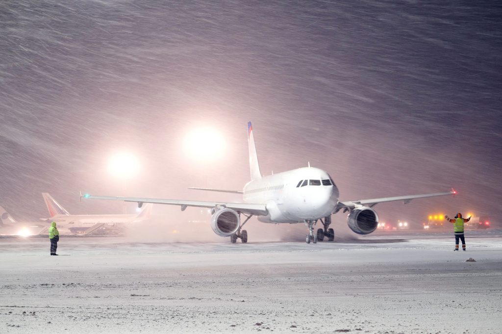 Flugzeug im Schneesturm